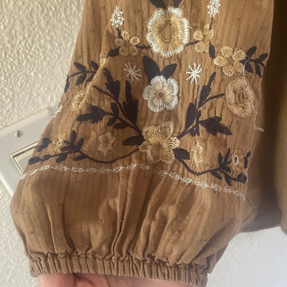 J. Jill Embroidered Boho Blouse Size Medium Brown Floral Peasant Top - Picture 6 of 10